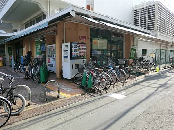 西友上石神井店まで約422m