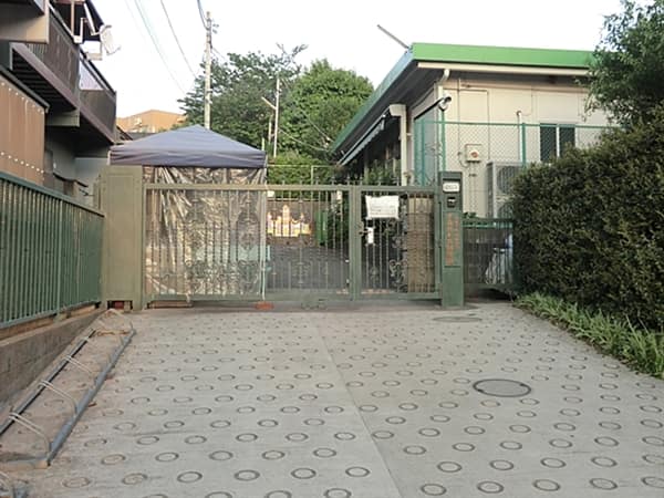 すみれが丘幼稚園まで約625m