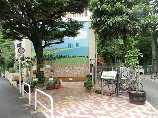 港区立白金台幼稚園まで約1098m
