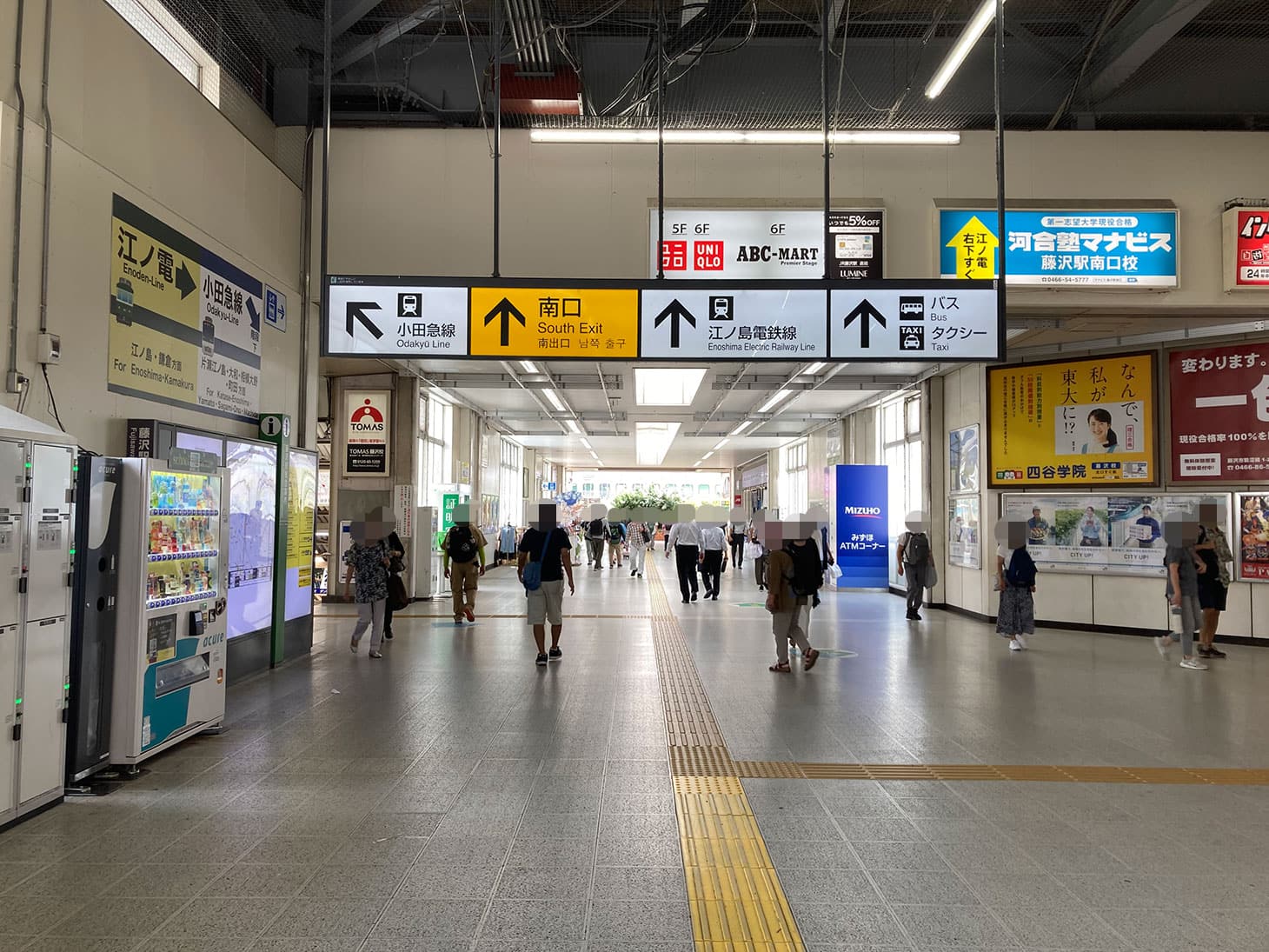 JR藤沢駅の改札を出て右に曲がり、南口を目指します。