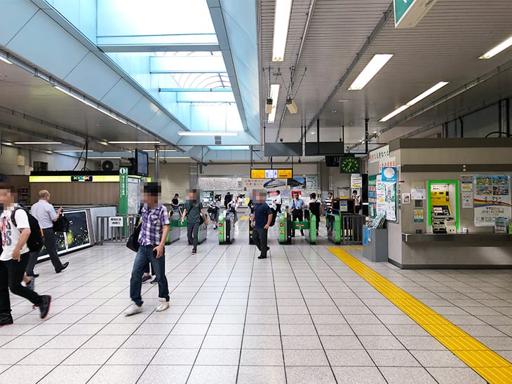 JR「保土ケ谷」駅の改札を出たら、西口を目指します。