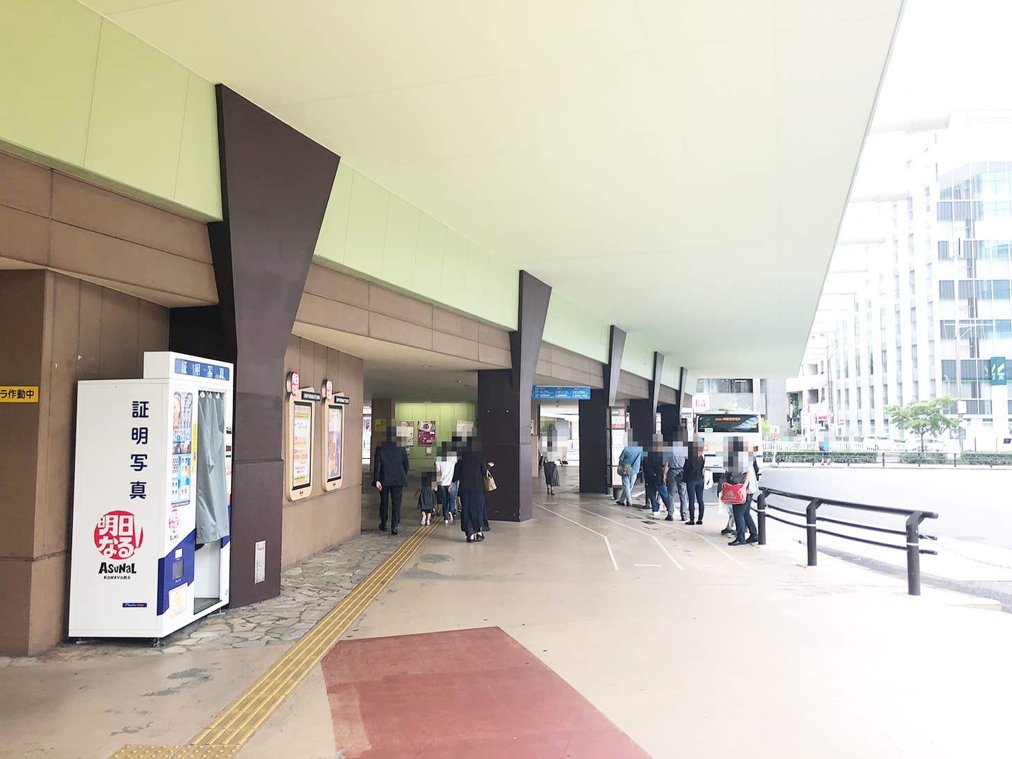 アスナル金山を左手に見ながら、まっすぐ歩きます。