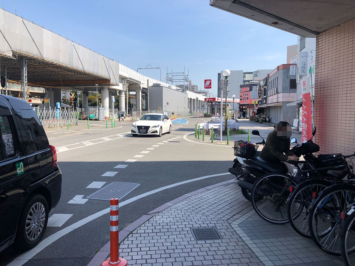 一つ目の角を右折します。