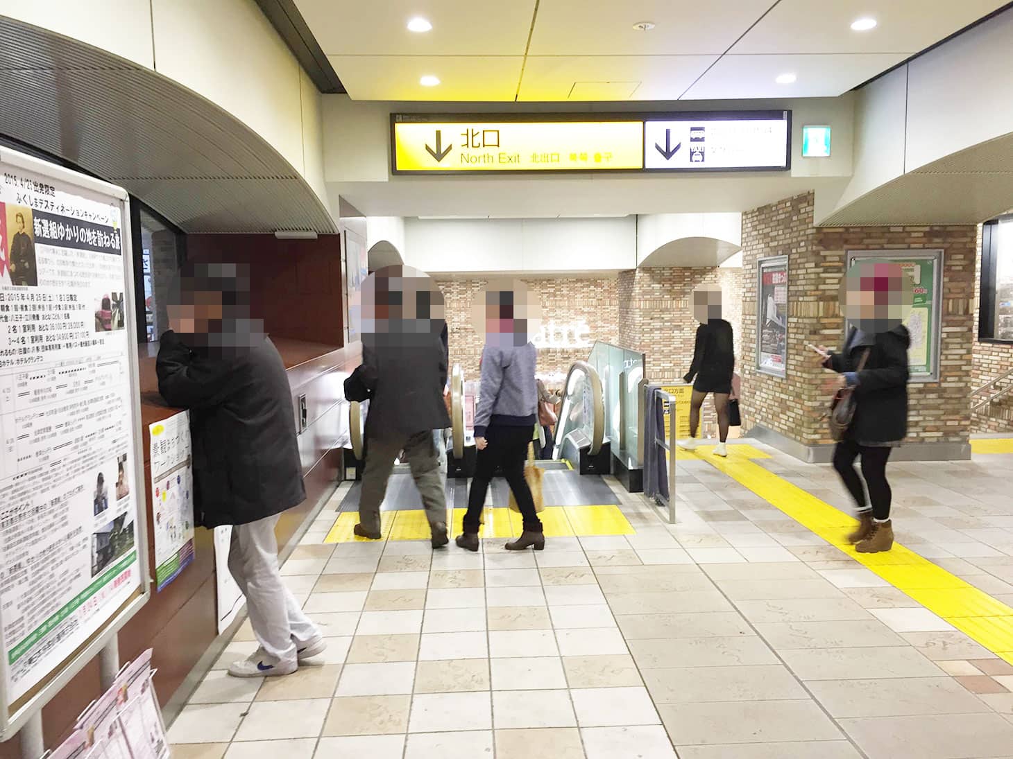 エスカレーターで、1階に降りてください。