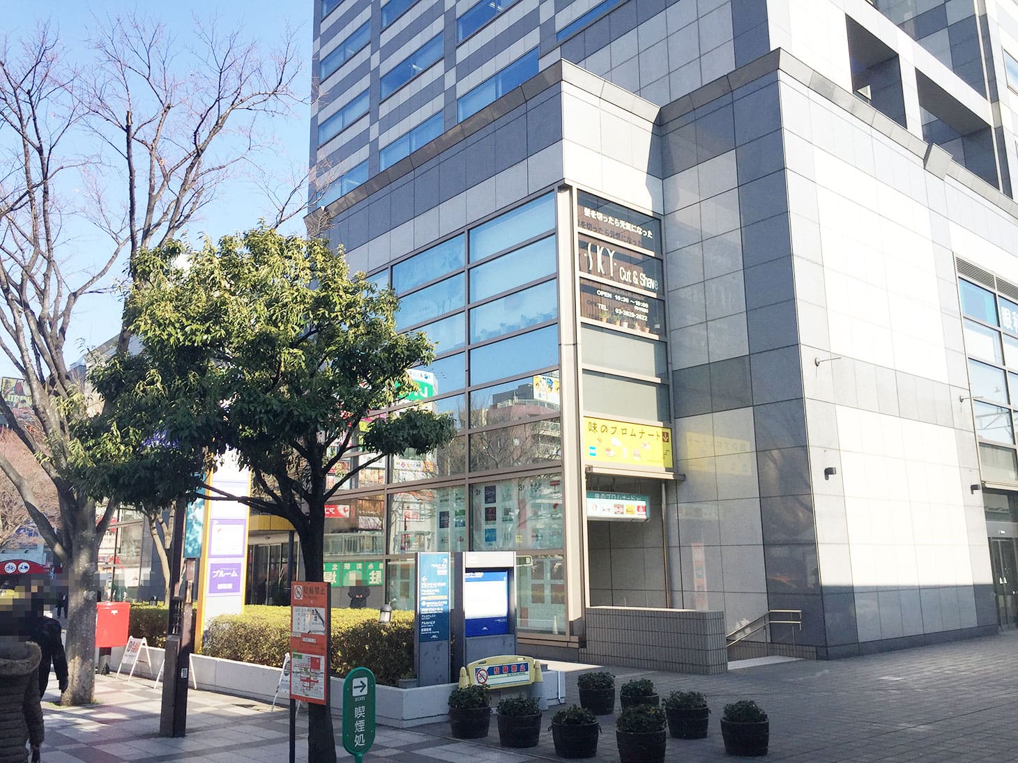 東京メトロ半蔵門線でお越しのお客様は、3番出口より地上に上がると、こちらの入口に出ます。