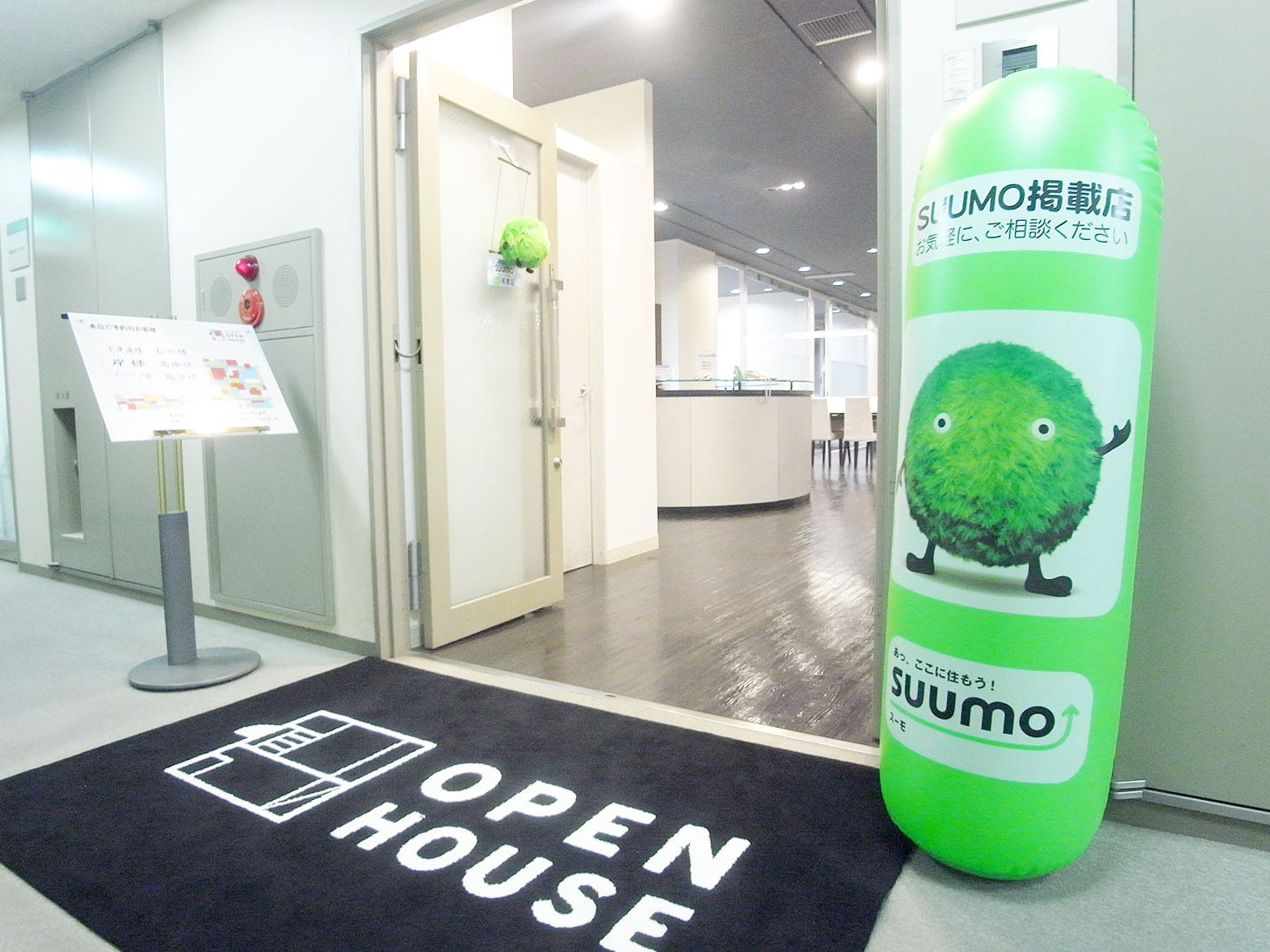 3階までエレベーターで上がり、左に曲がれば、到着です。