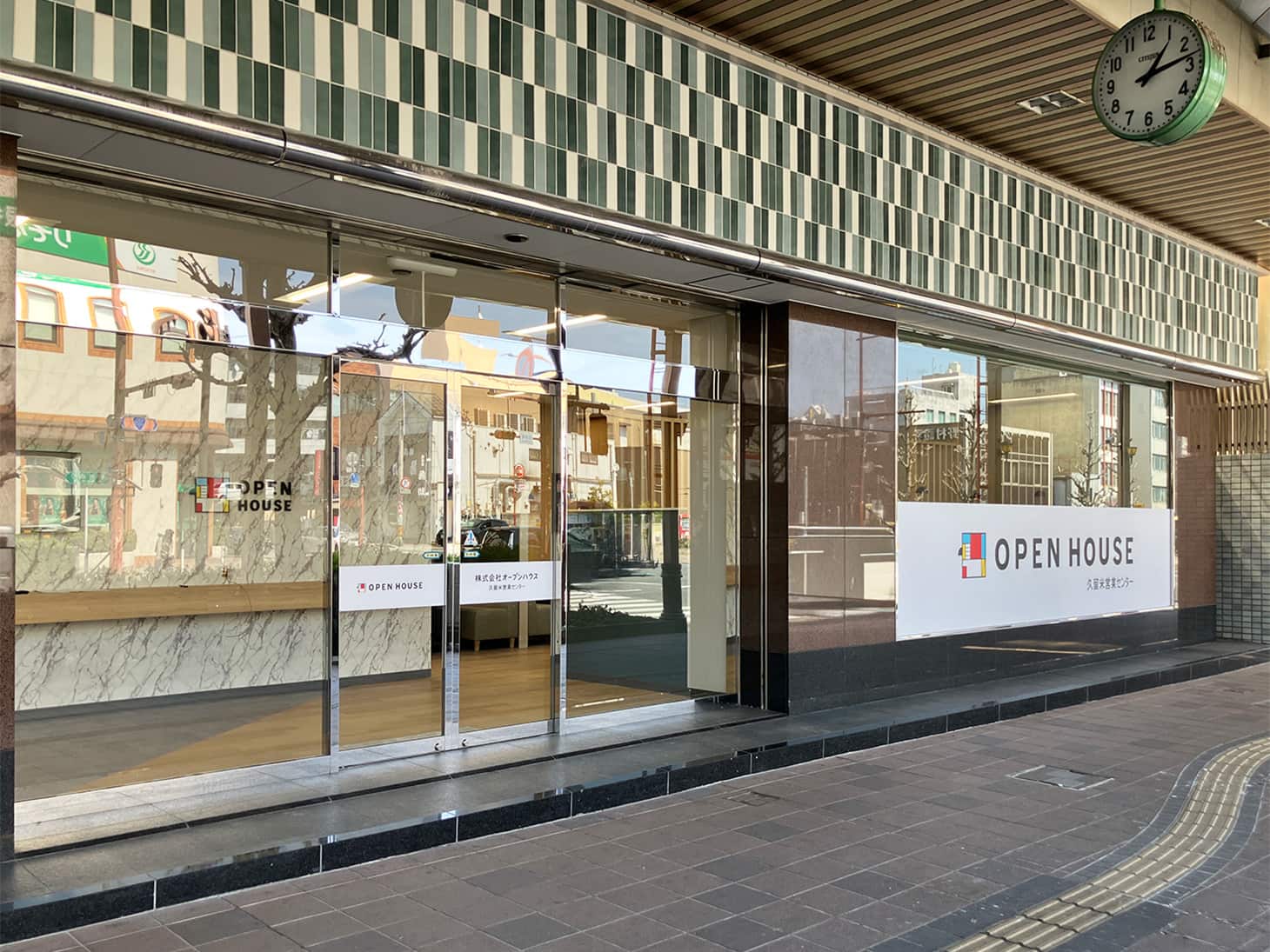 400mほど進むと日吉町バス停の左手に店舗がございます。