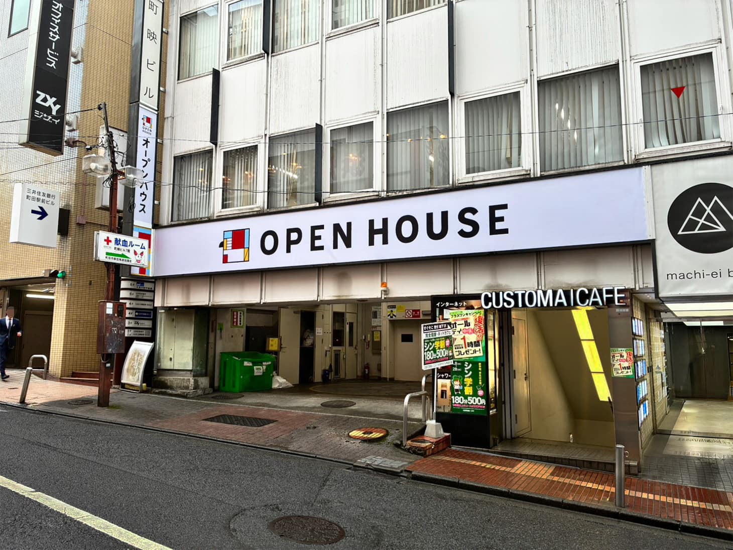 エレベーターで5階へ上がり受付の電話よりスタッフをお呼びください。