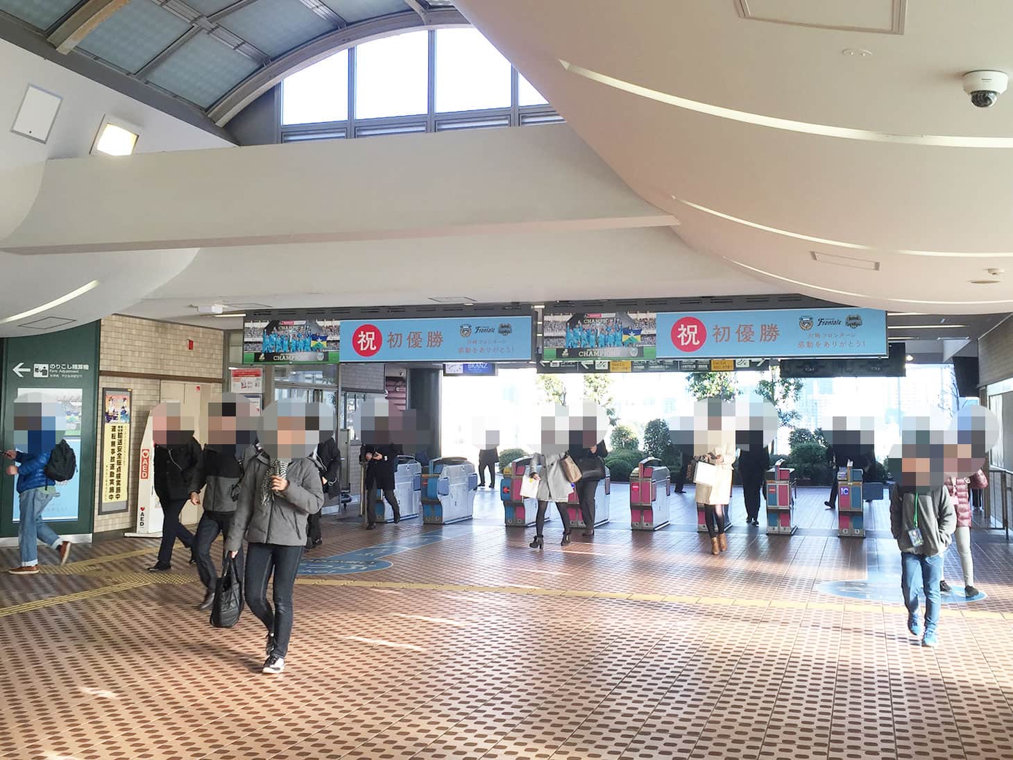 元住吉駅に着いたら3階の改札口を出ます。