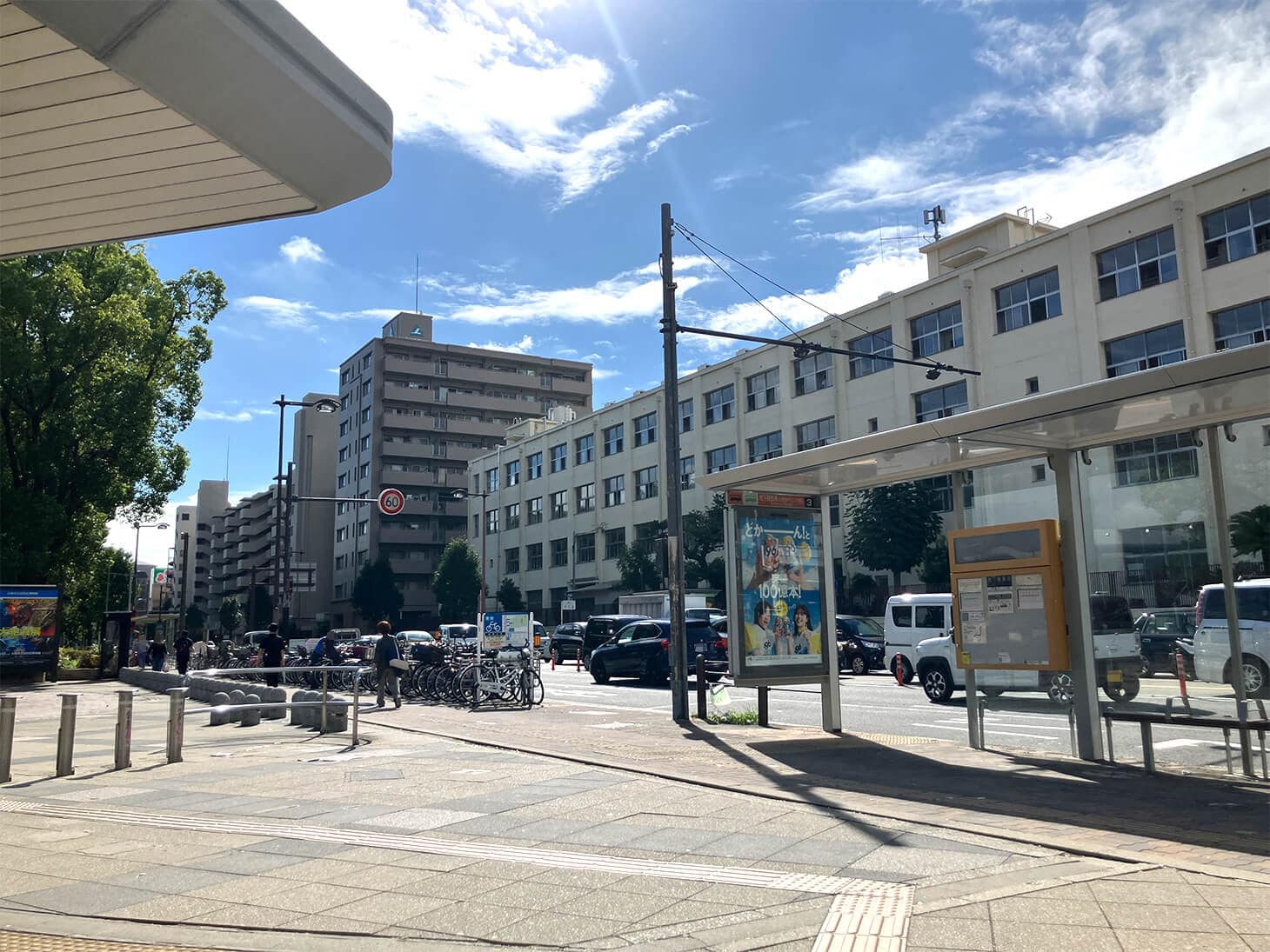 御堂筋線長居駅の3番出口から外に出ます。