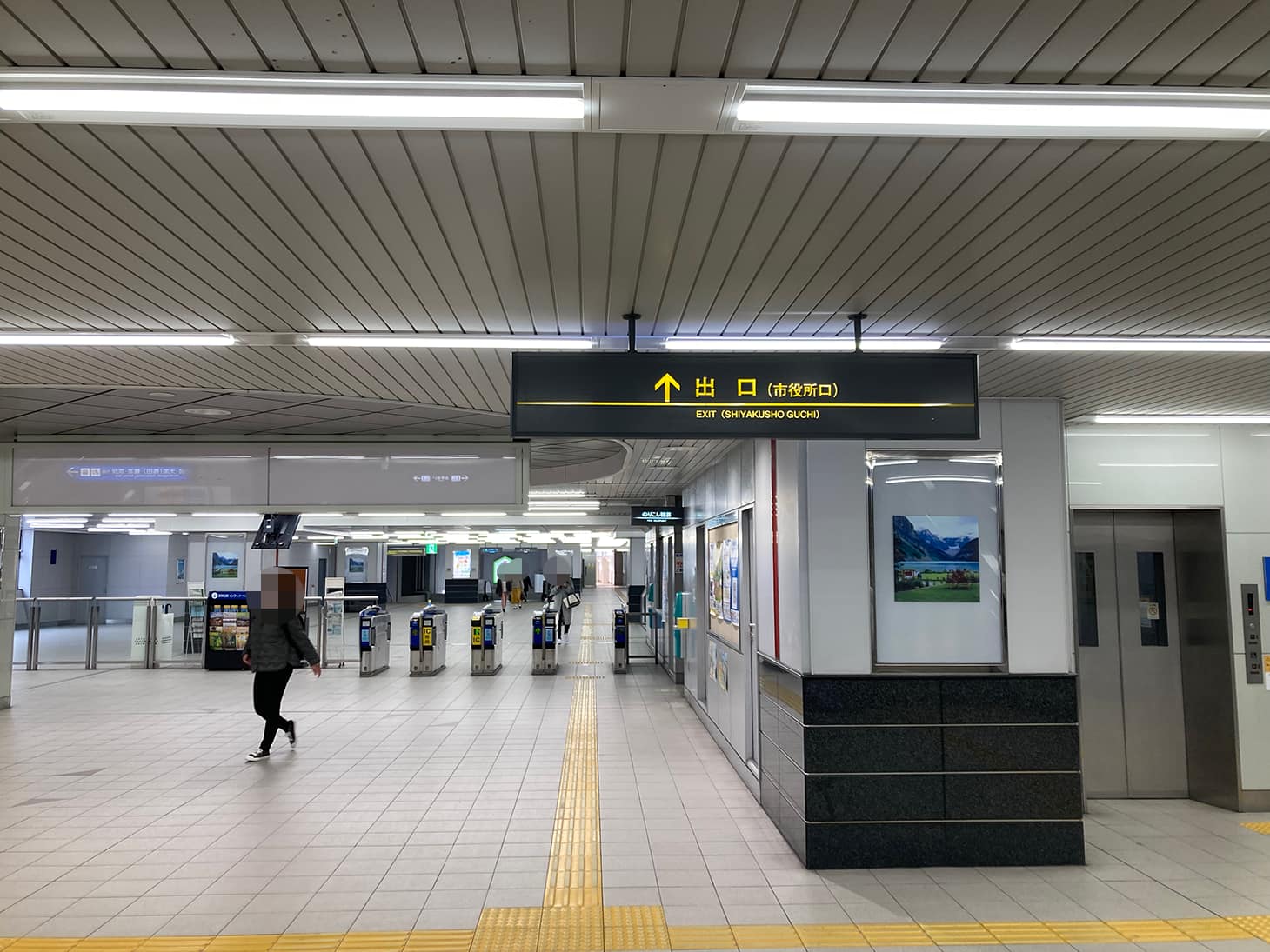 阪神本線「西宮」駅の改札を出て、市役所口へ向かいます。
