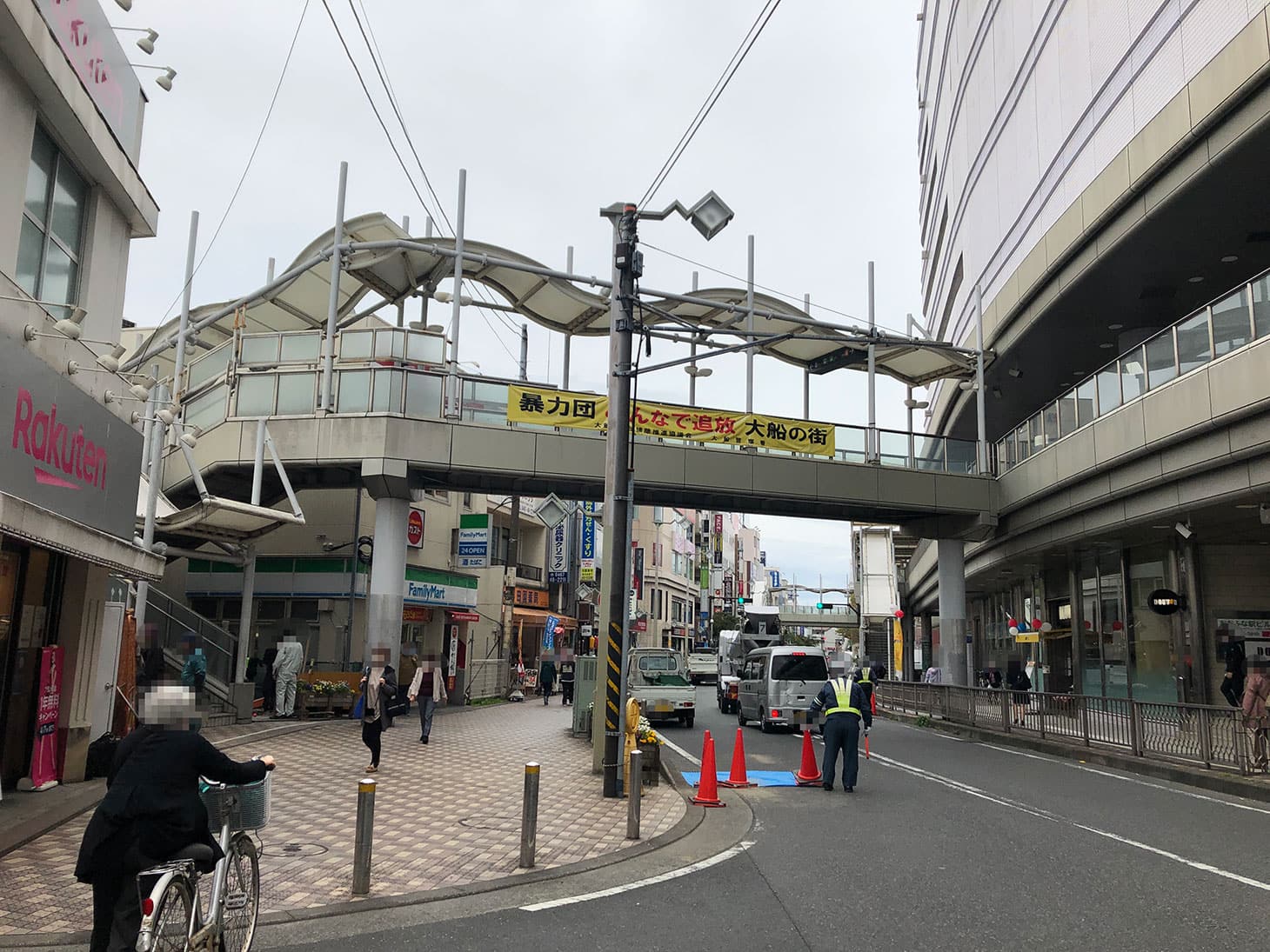 右折するとこのような景色です。そのまま100mほど直進します。