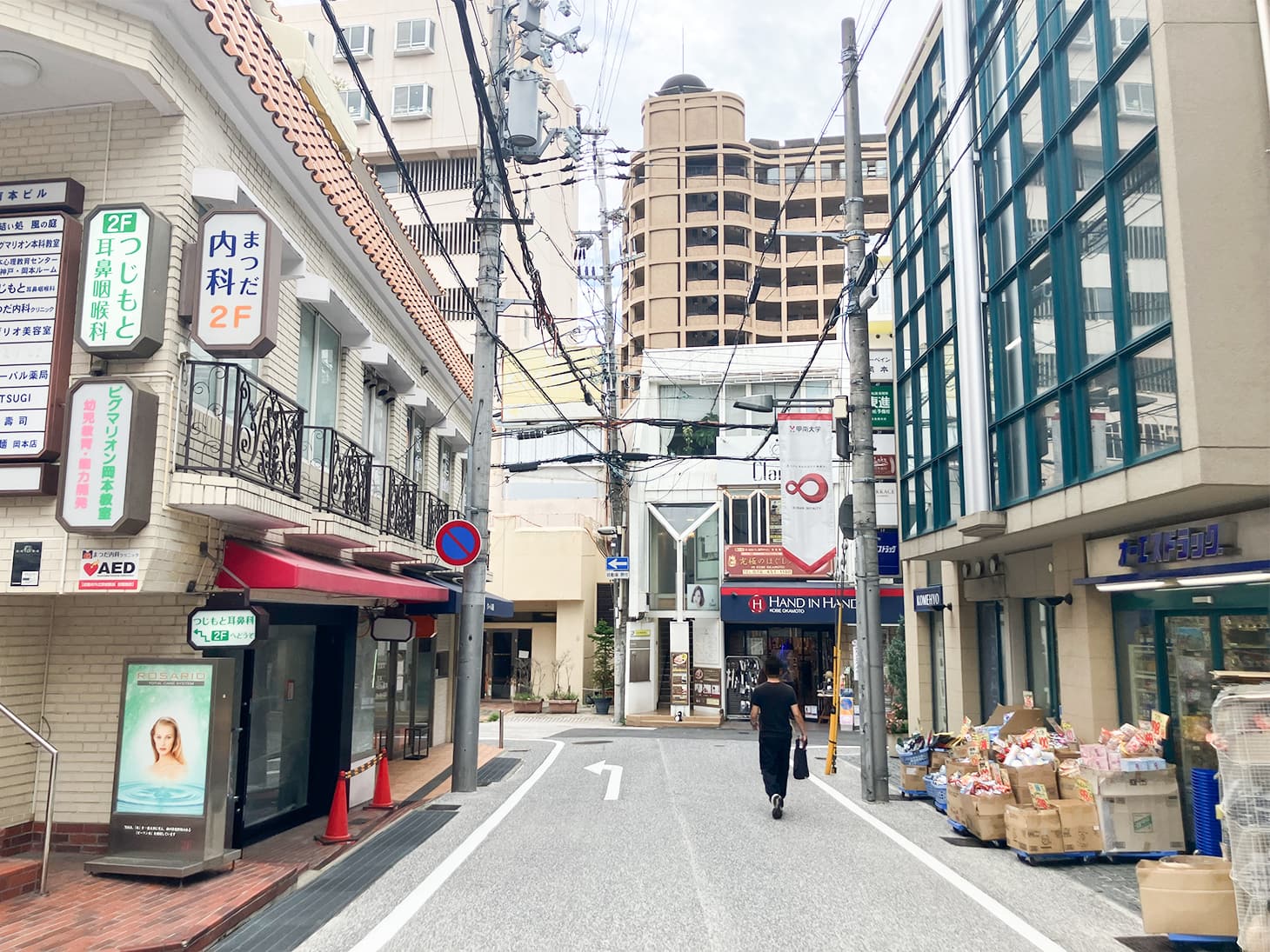 突き当りを右に曲がります。