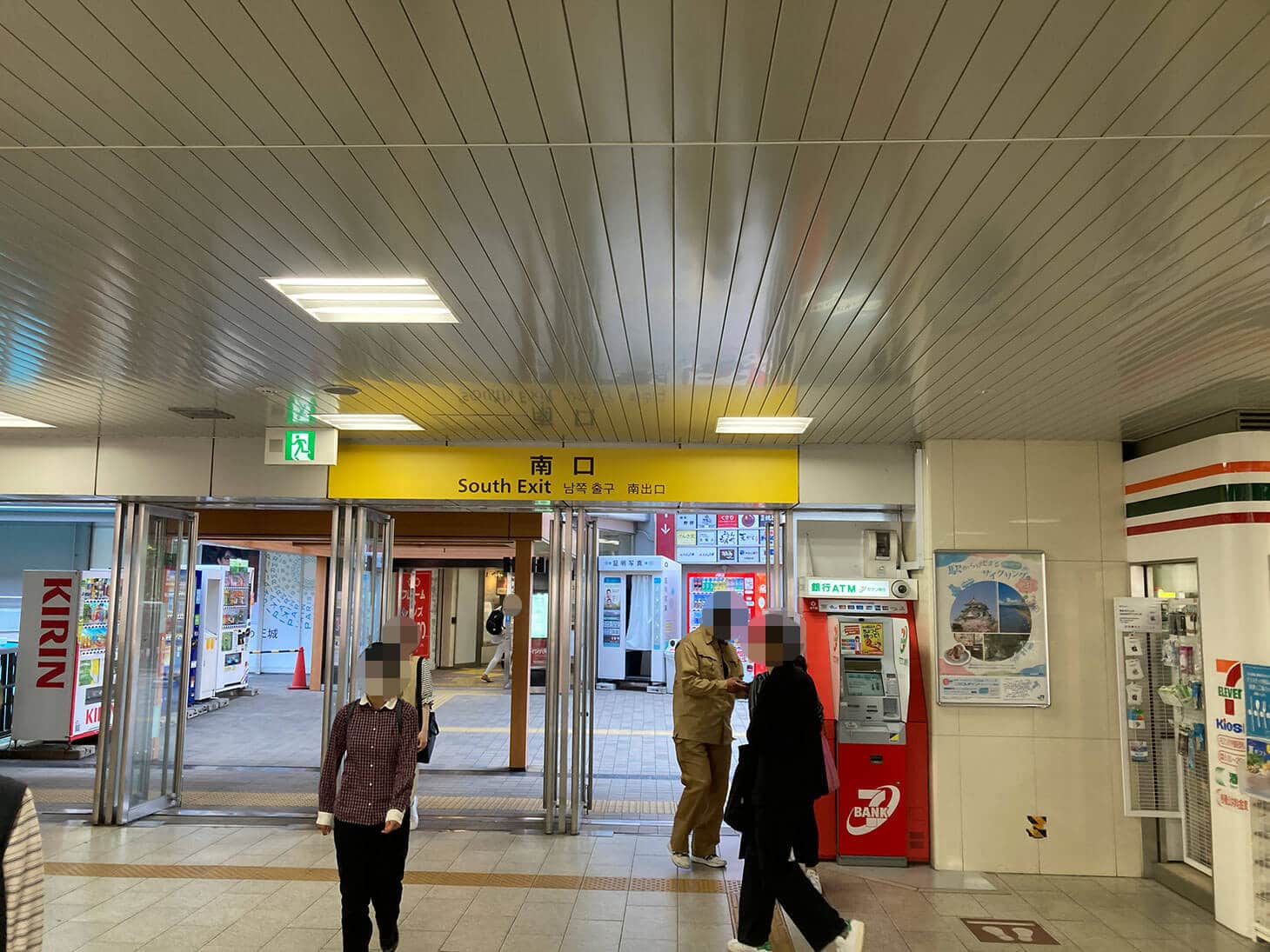 JR神戸線 「六甲道」駅の改札を出て、南出口へ向かって下さい。