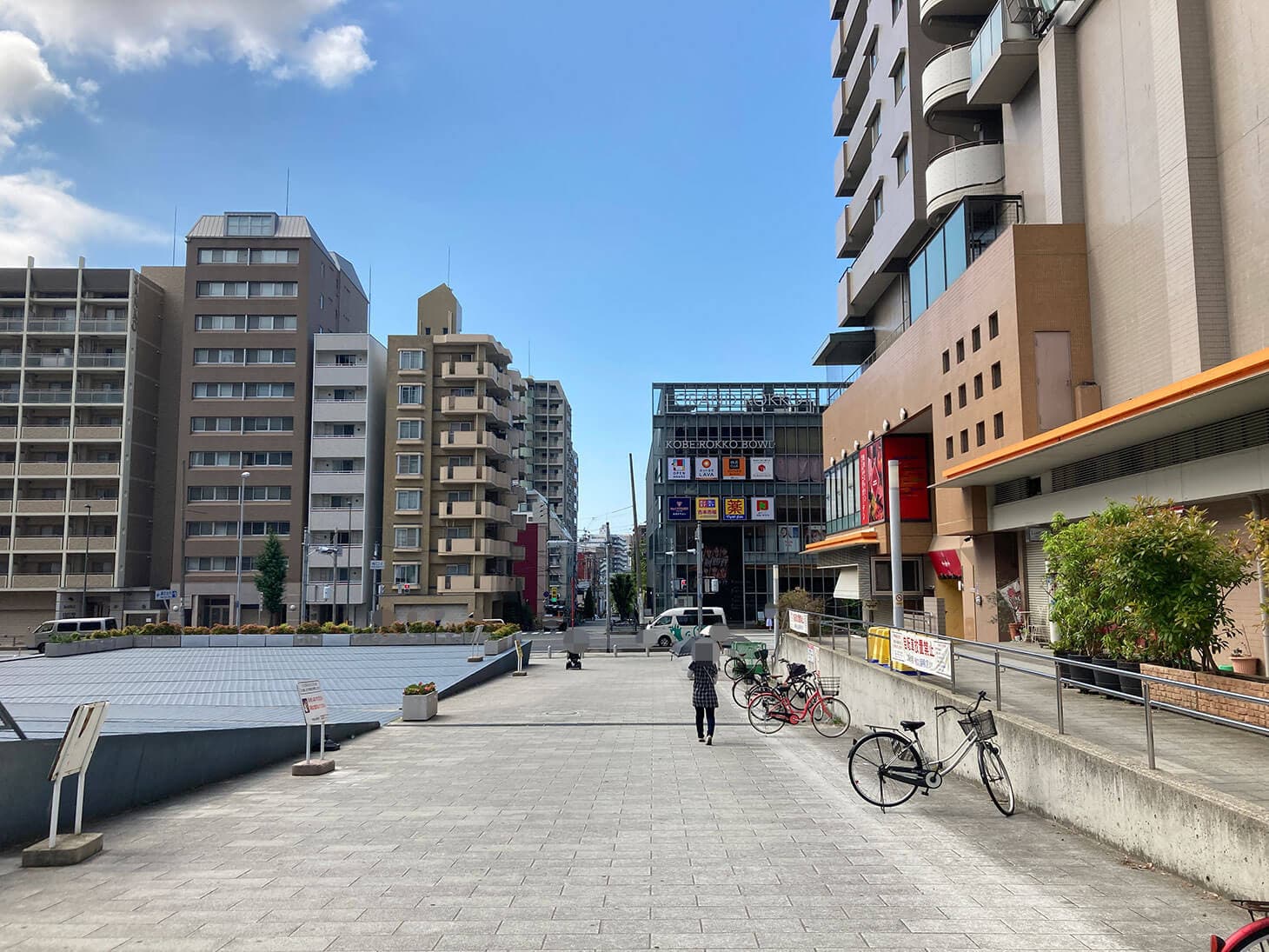 六甲道南公園の右側を進んで下さい。
