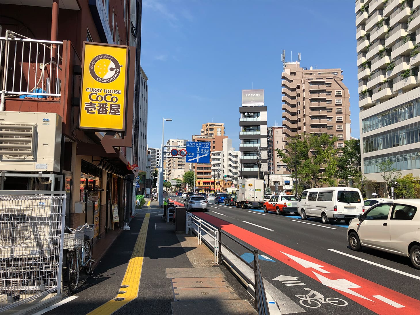 道なりに進みます。