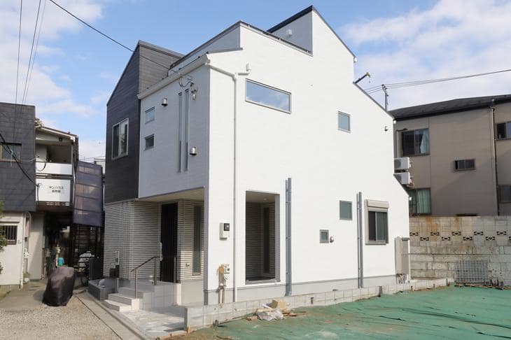 ルーフバルコニーと窓が叶える。<br>季節を感じる豊かなライフスタイル。