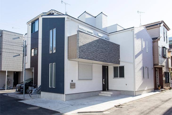 開放感のある角地で、ゆったり暮らす。<br>2つのバルコニーがある家。