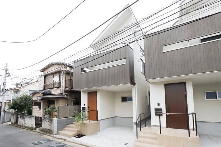 天窓からやさしい光が注ぐ、<br>都会の中のリラックス空間。