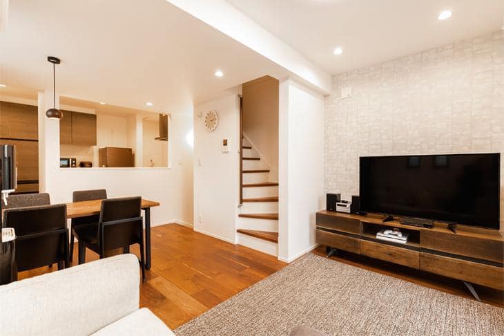 川からの風も心地良い<br>やわらかな光に包まれた家。