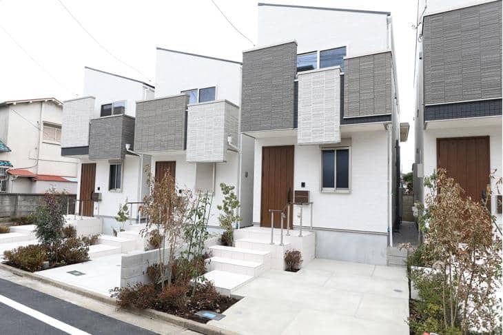 角地ならではの開放感の中で、<br>光と風をまとって暮らす。