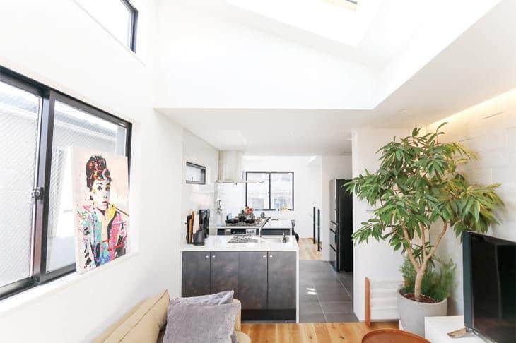 空間のつながりを感じる家で<br>ホテルのように暮らす。