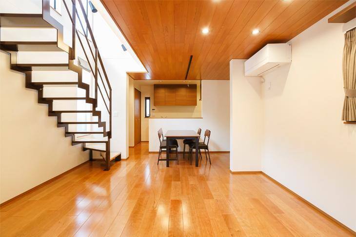 リビング階段のメリット・デメリットとは？家族のつながりを深める間取りのポイント