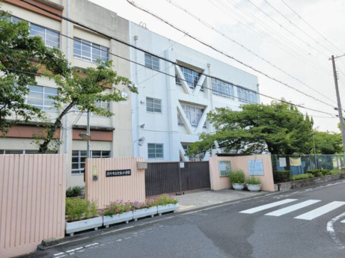 尼崎市立七松小学校