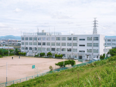 高槻市立三箇牧小学校